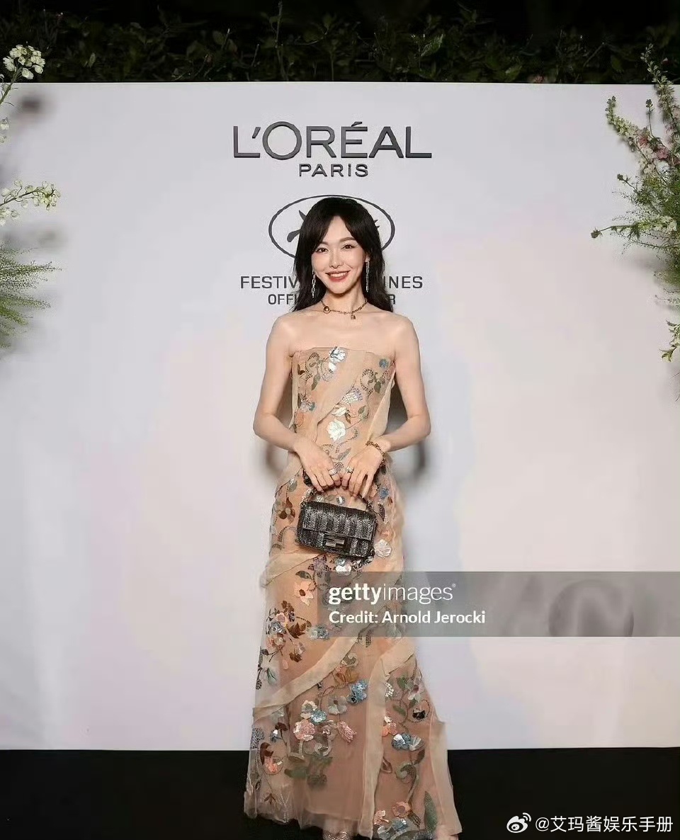 戛纳电影节唐嫣 龚俊外网生图状态，来看👀Pick谁？ ​​​