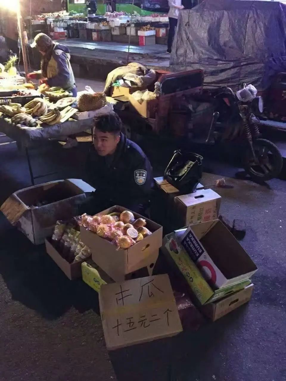 身份都是圣伯纳给的！25岁街头卖水果！ 35岁瑞士驻华大使馆！