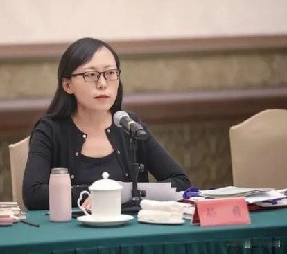 这是不是要告抒情的森林那位作家？我看还是别告了，越告被发现抄袭的越多。
现在被爆