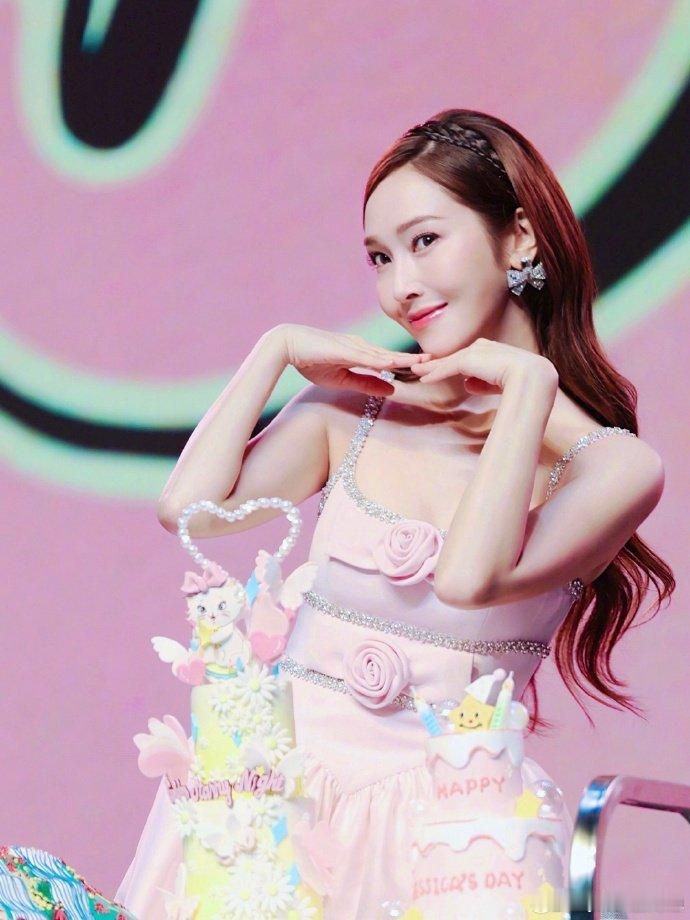 郑秀妍想跟BLACKPINK一起cha卡姐在问卷调查里毫不掩饰对 BLACKPI