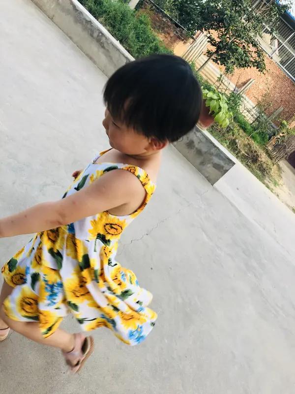 你家乡方言姑娘叫什么我家乡的方言姑娘叫女娃儿，大女娃儿，小女娃儿，还有小丫头，大