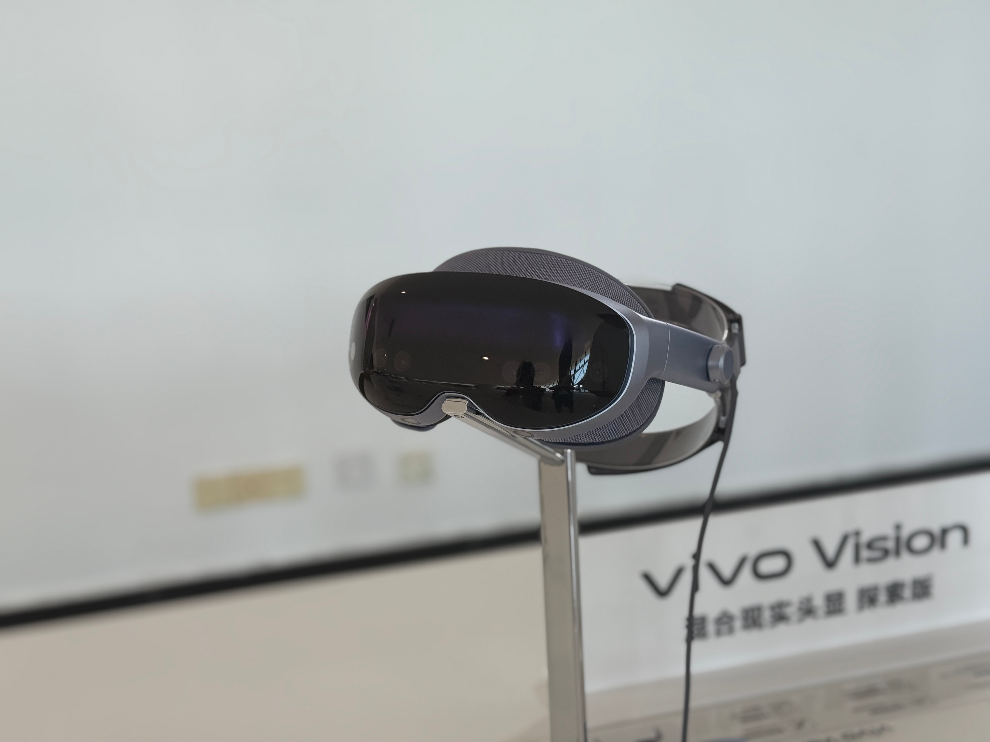 趁人少拍几张vivo Vision，这个版本暂时不卖，不过可以去门店免费体验～佩