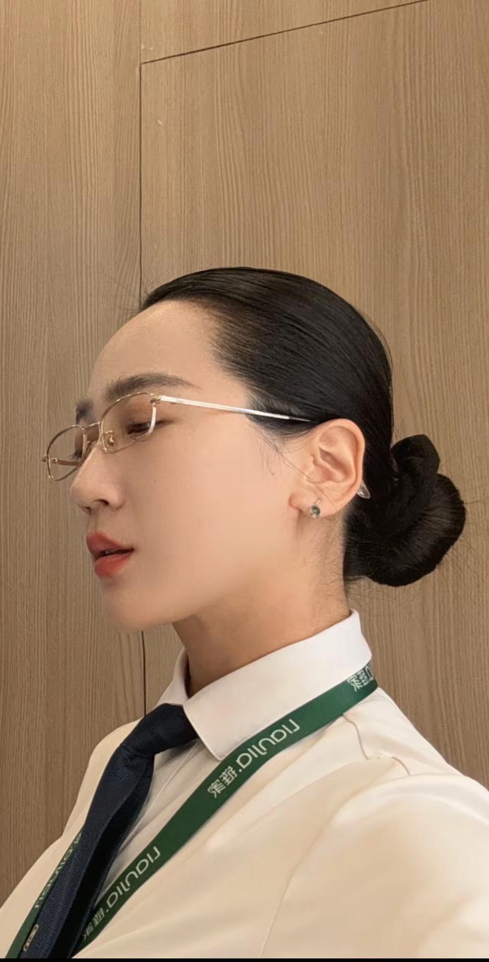 多听听红歌，强大自己的磁场要像建设新中国一样建设自己，积极向上，不屈不挠。