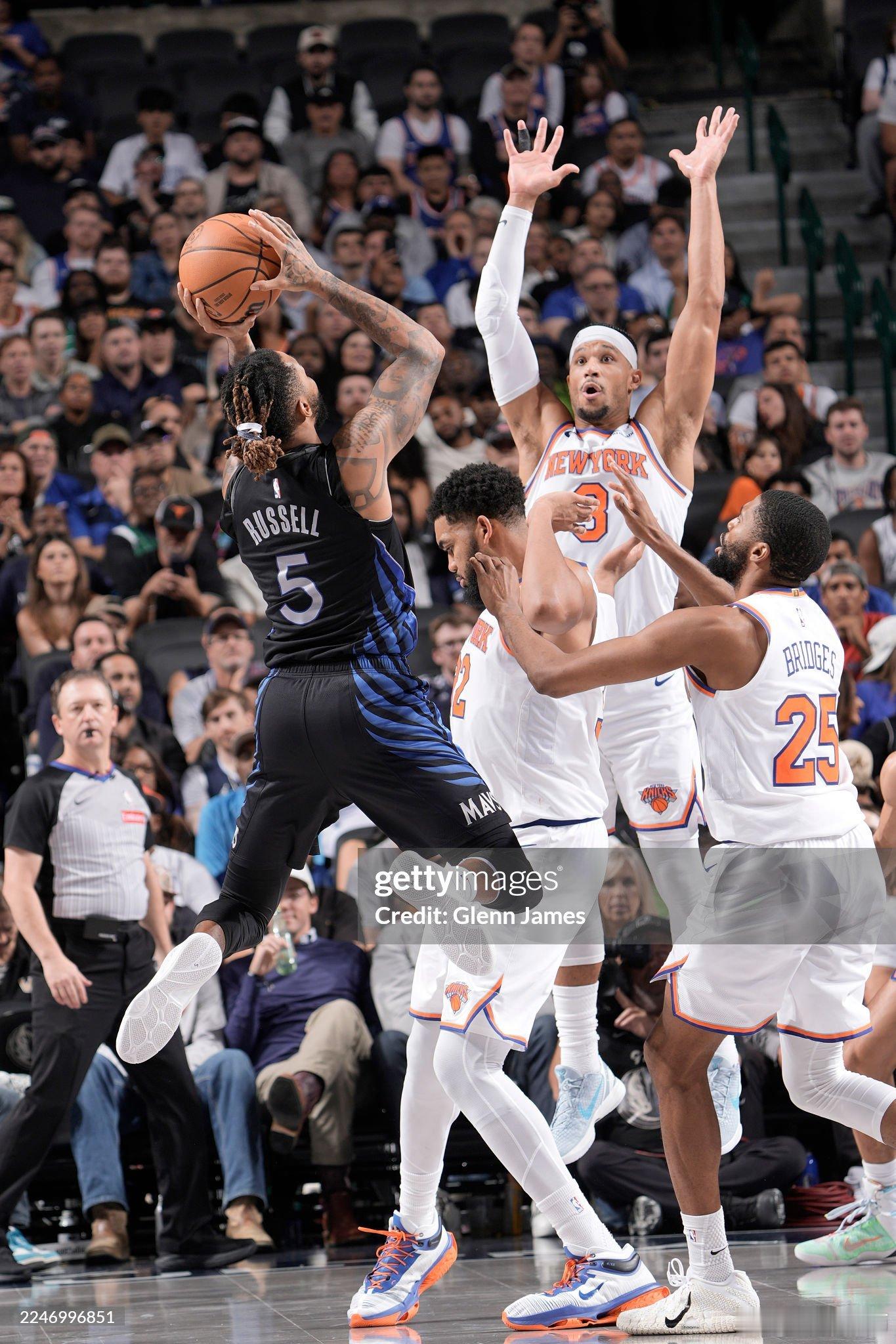 伤病报告：常规赛第18场vs 灰熊。拉塞尔（生病）缺席。莱夫利（右膝伤势管理）缺