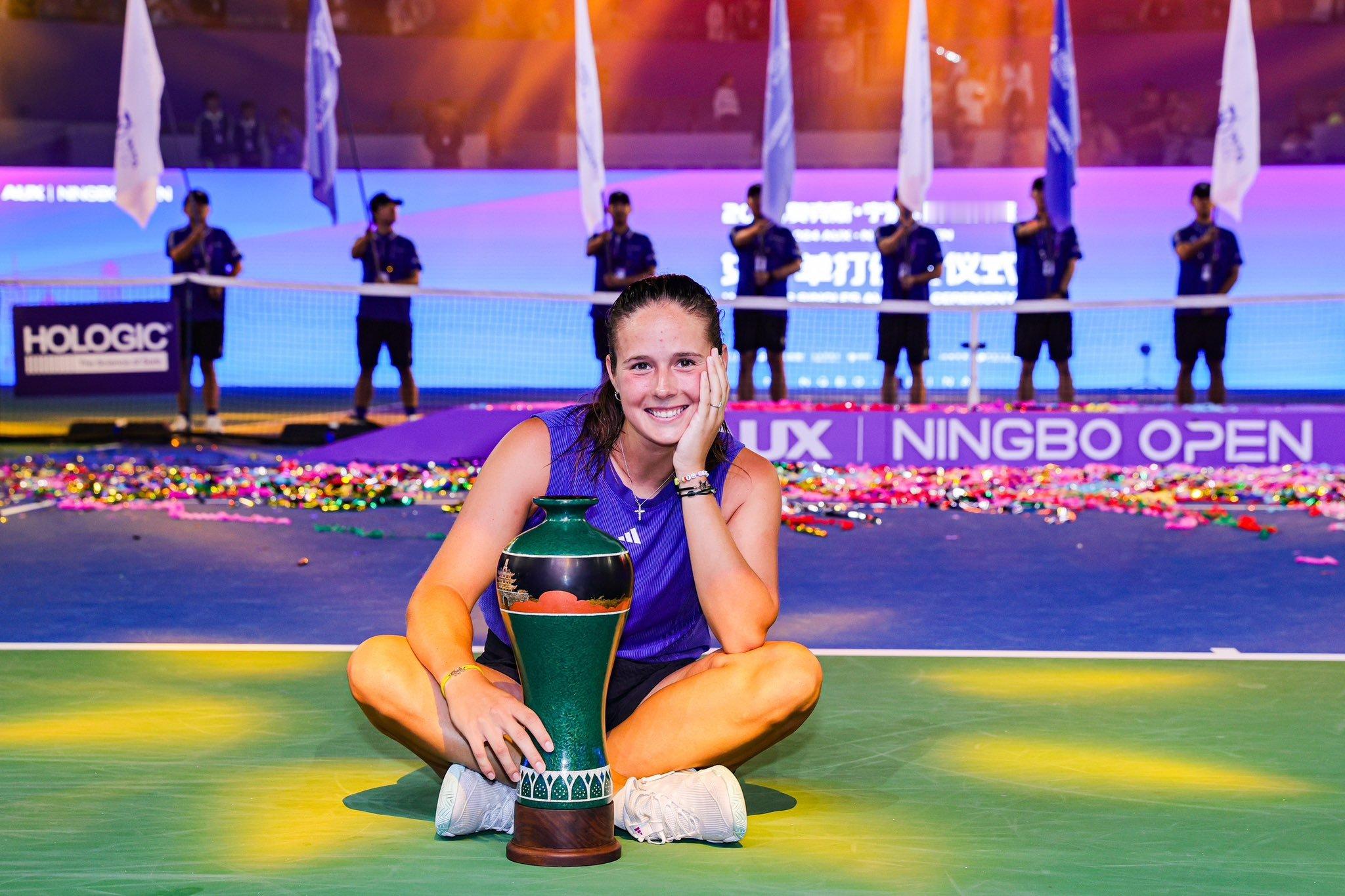 佩古拉宣布因左膝受伤退赛，替补球员卡萨金娜将在橙组最后一轮小组赛登场，迎战斯维亚