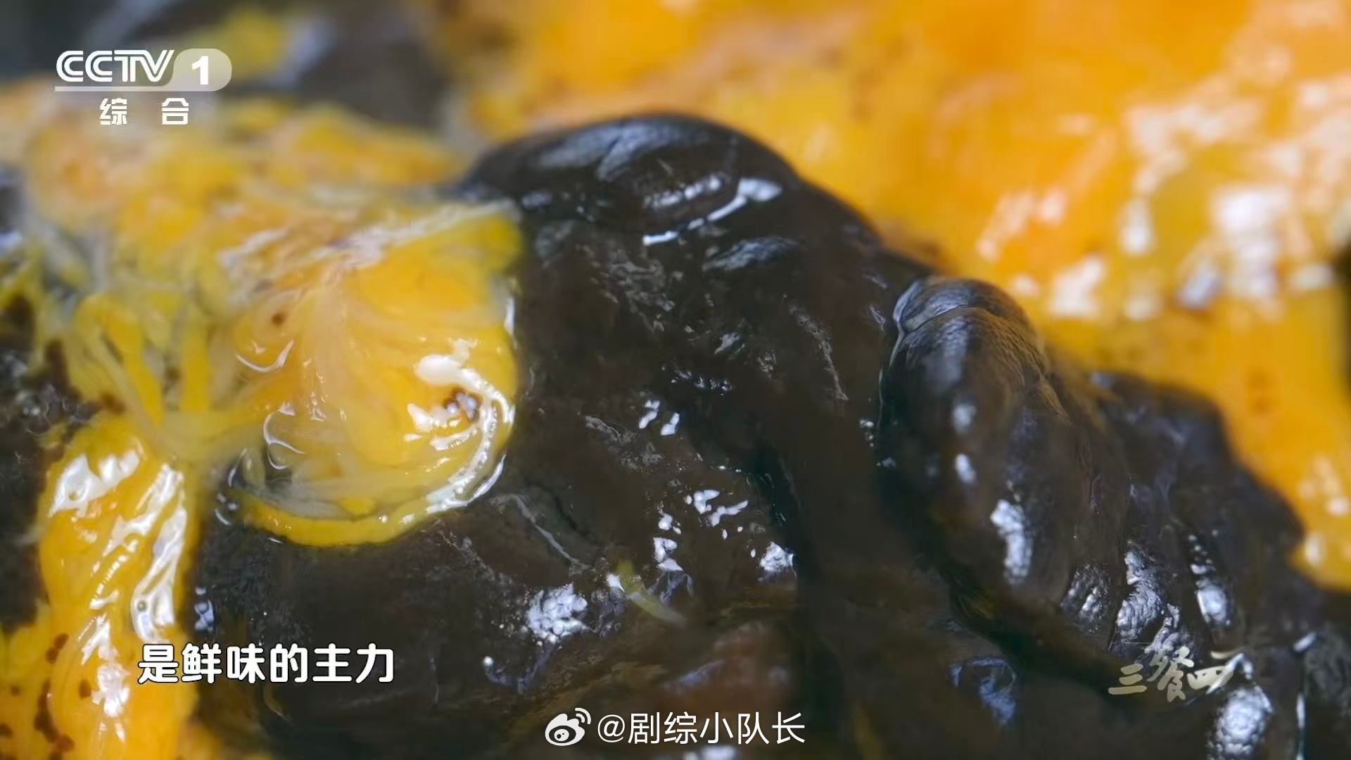 谁能拒绝一碗鲜掉眉毛的河蟹面这碗面值得专门去趟天津 七里海河蟹，一黄一膏，蒜臼捣