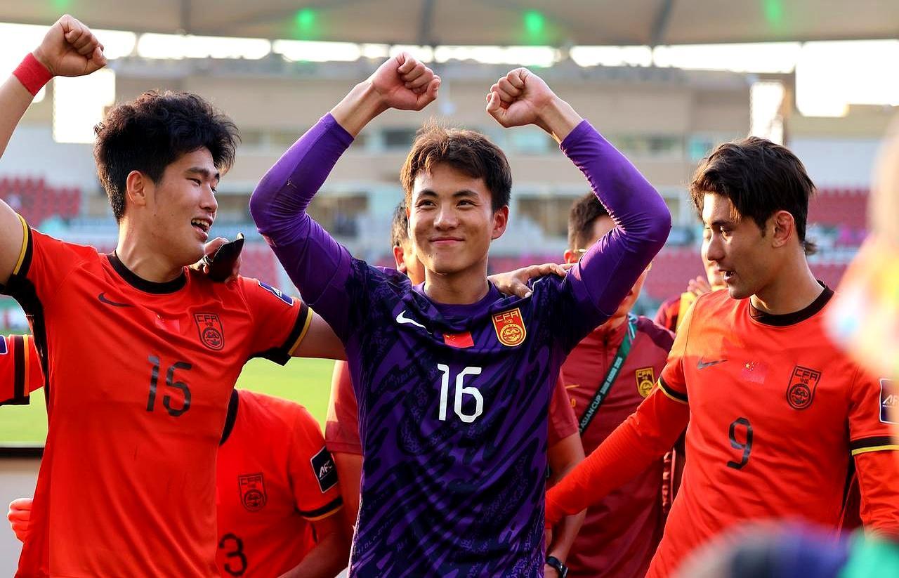 24次射门全扑！
 
看球二十年，第一次被自家门将吓清醒。乌兹别克点球那一下，他