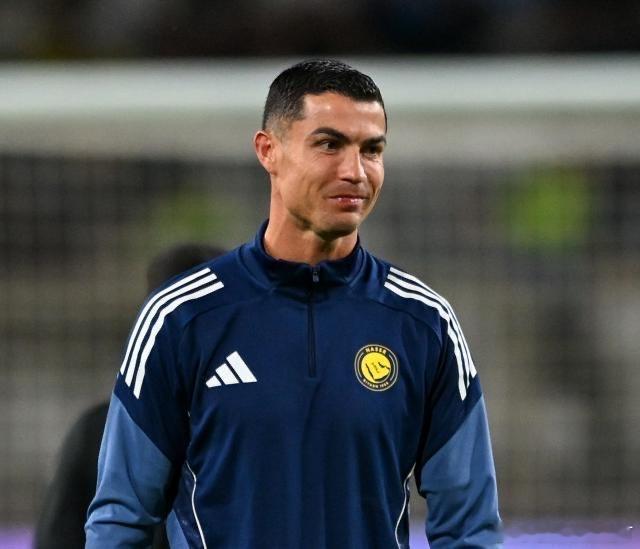 截至周一，回归训练的C罗尚无回归赛场的官方消息，利雅得胜利和其头牌球星都在等待对