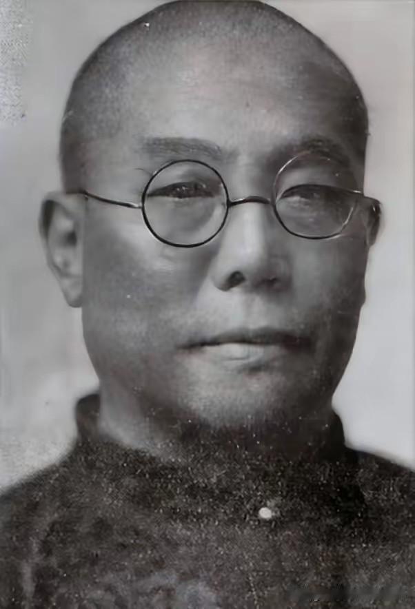 1940年上海滩大快人心一幕：68岁大汉奸，死在跟随20年的家仆菜刀下
 
19