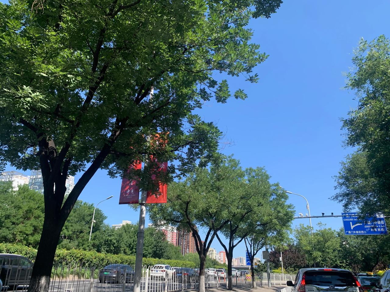 北京早高峰被东三环堵怕了，侥幸心理改走东二环，再次遇到一样情况，建国门南堵到紫黑