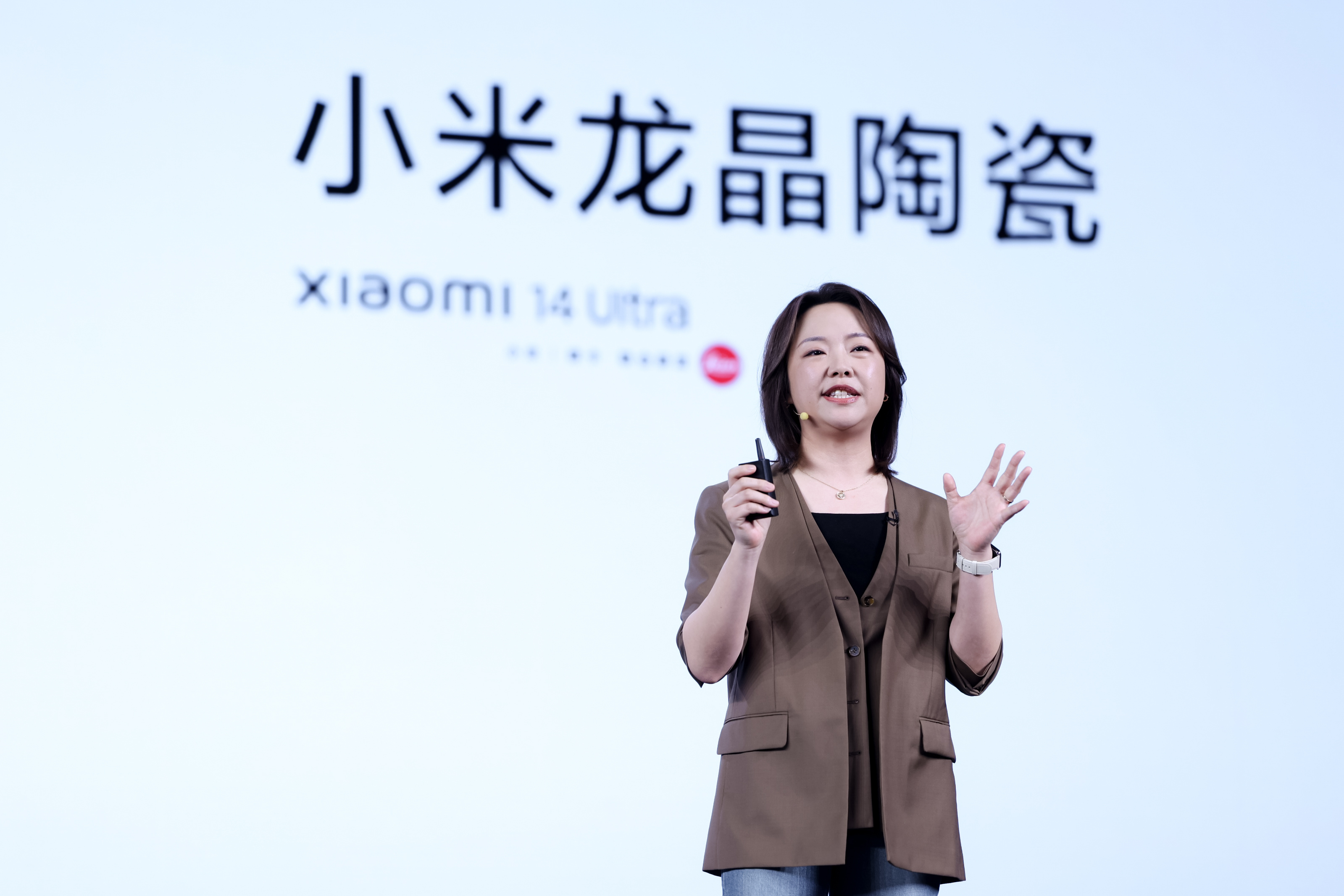 我大意了！我一直以为今晚主讲的是产品经理，原来是小米副总裁许斐！这讲解太舒服了，