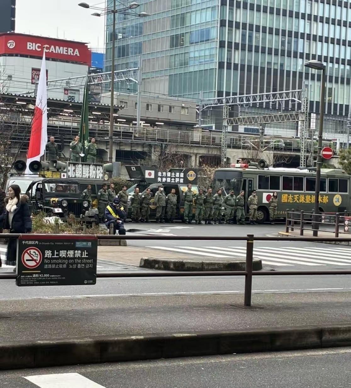 日本国内的氛围越来越像军国主义发动侵略前夕的样子了！