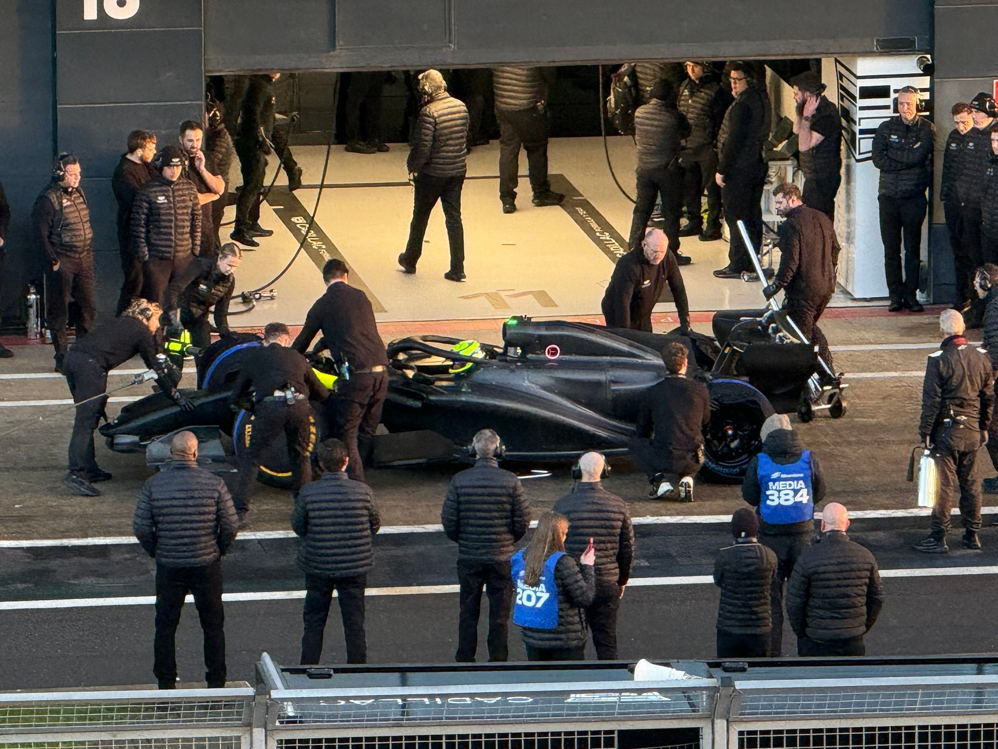 佩雷兹驾驶凯迪拉克车队的2026款F1赛车（初版）在英国🇬🇧银石赛道完成了首