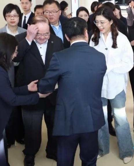 台湾国民党主席郑丽文，在中国大陆6天“和平”之旅，已经结束返台。此次到访大陆，受