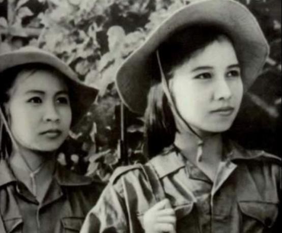 1979年，黄干宗被两个越南女兵“掳”进了大山深处。他本以为自己必死无疑，却没想