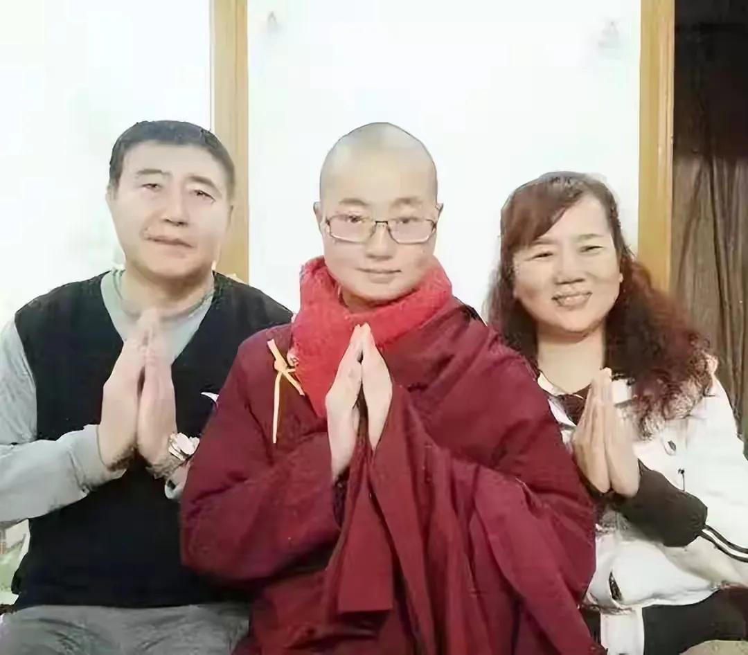 2008年，山东大学一位女学生，经常梦见自己成了佛祖身边的童子。不久后，她突然提