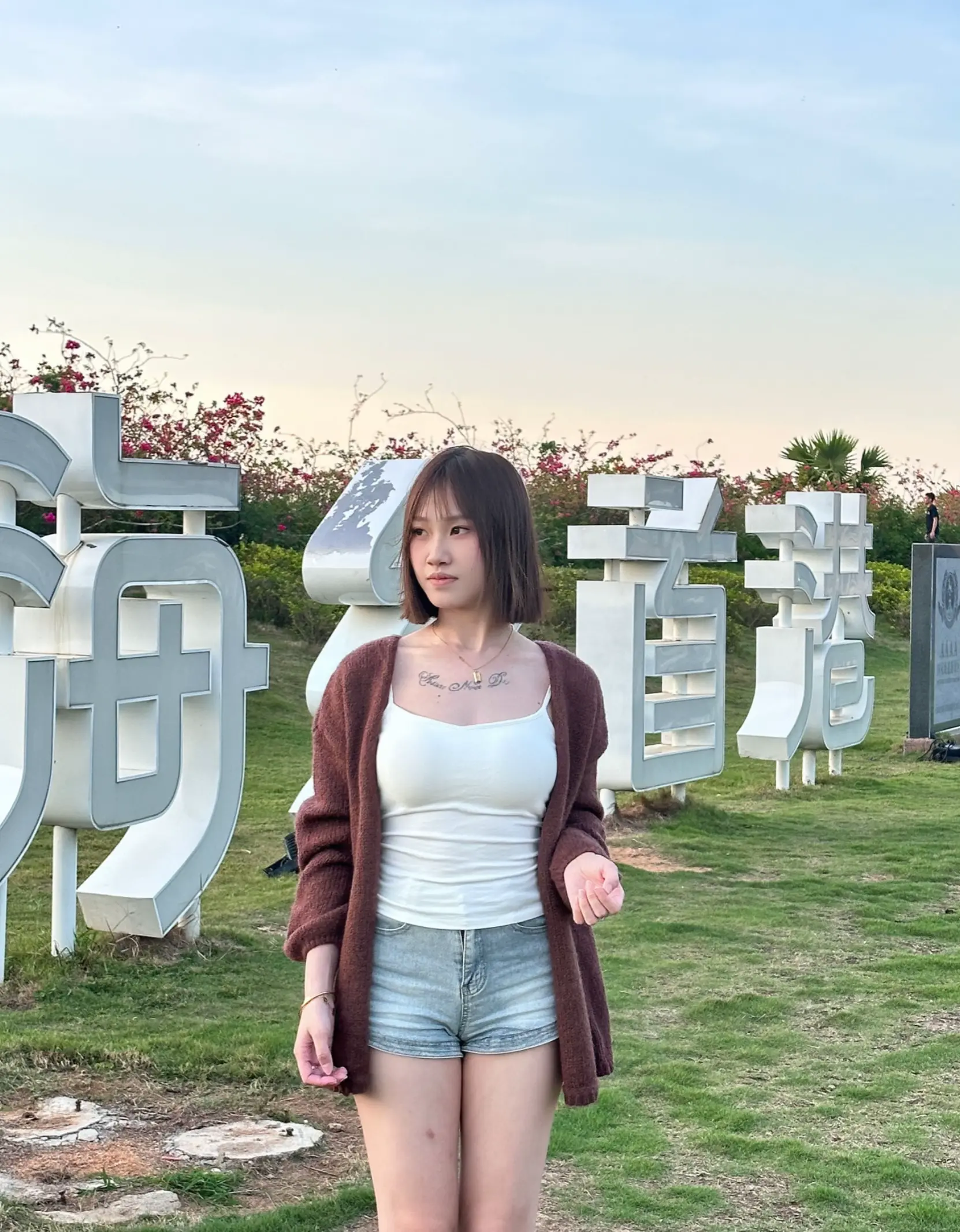 你说你还是喜欢孤单 其实你怕被我看穿