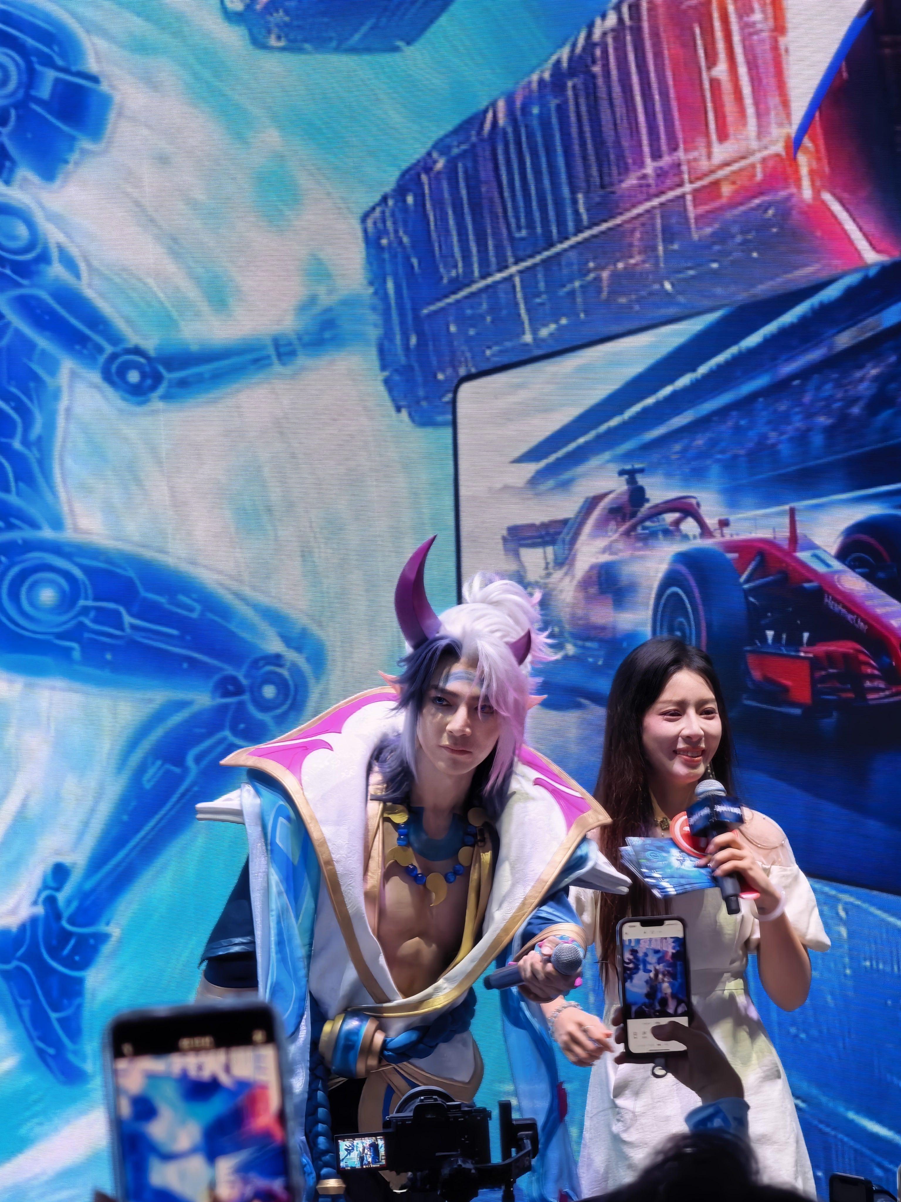 昨天ChinaJoy 现场看到了老舅和汪东城