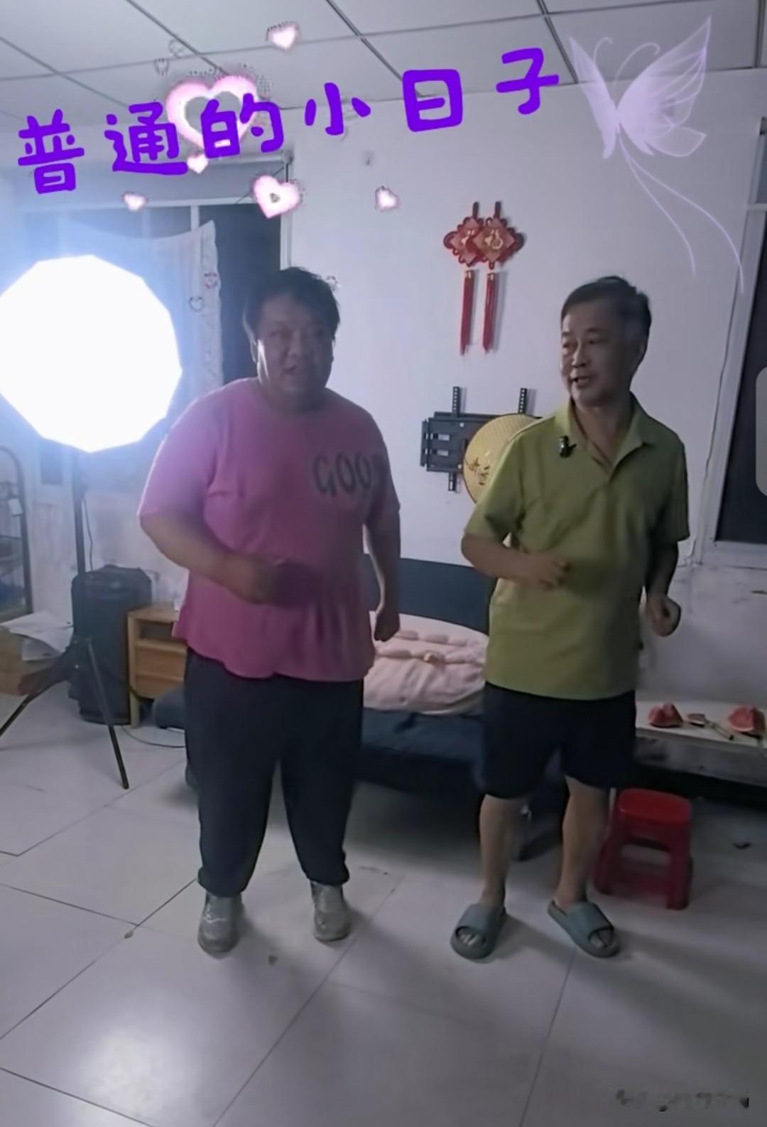 沈巍老师跳舞也是行家啊。最近《功夫女足》火了，舞曲在网上也是广为传播。有粉丝现场