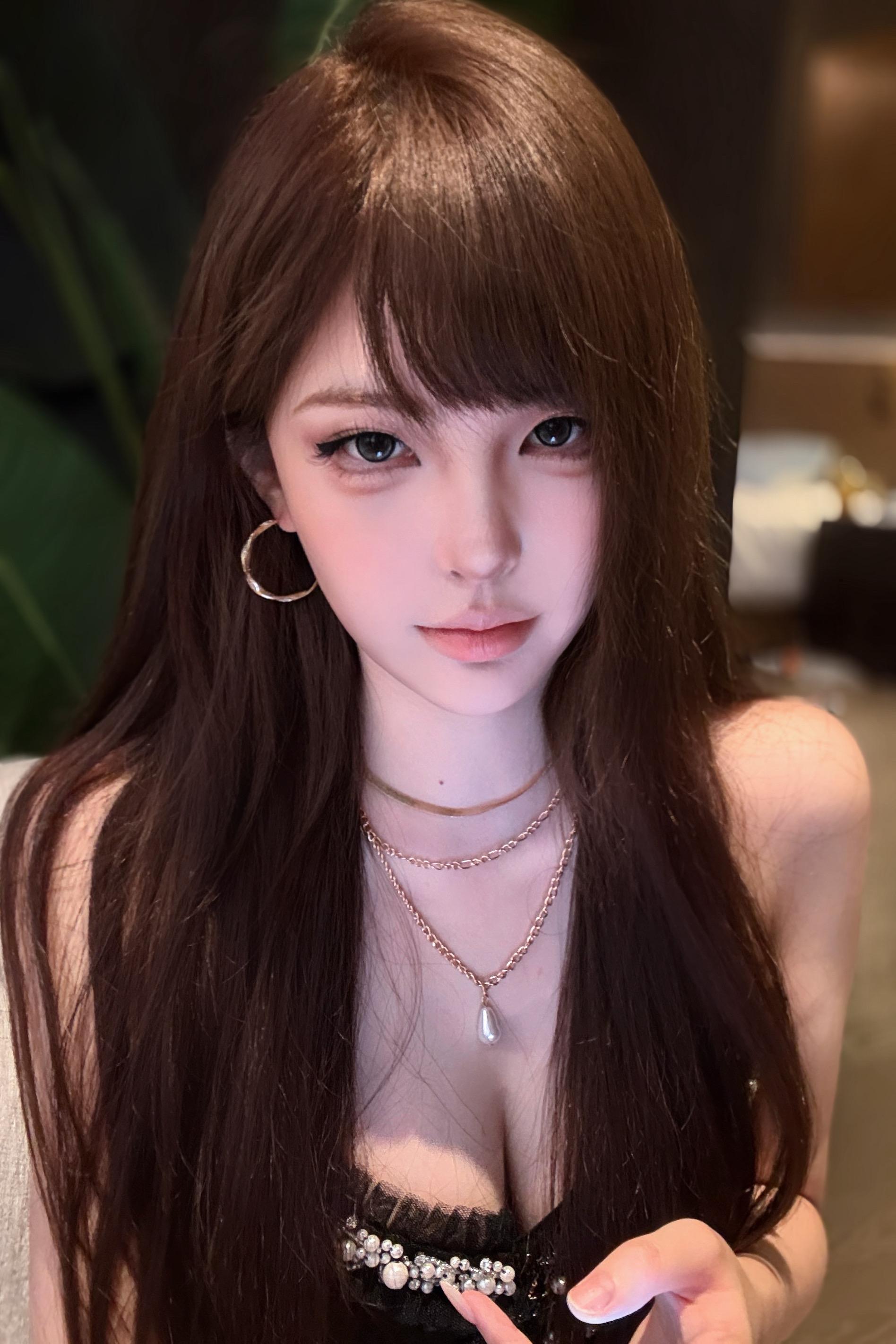 在你的眼神中我看到了情丝万缕。御姐