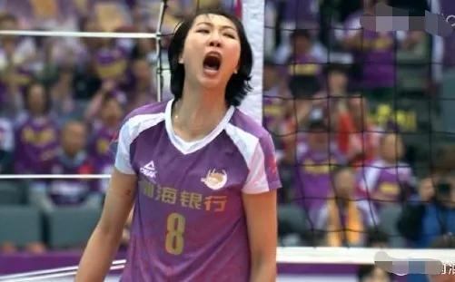 袁心玥下赛季转会瓦基弗银行即将完成签约！
看到中国又有一名女排球员加盟顶级豪门俱
