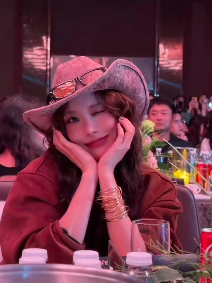 长文里不仅有创作理念的分享，还有对幕后人员的点名感谢，细节里都是尊重与感恩，这样