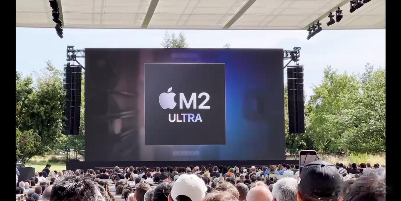 WWDC23上，苹果M2 Ultra芯片正式公布。M2 Ultra芯片由24核C
