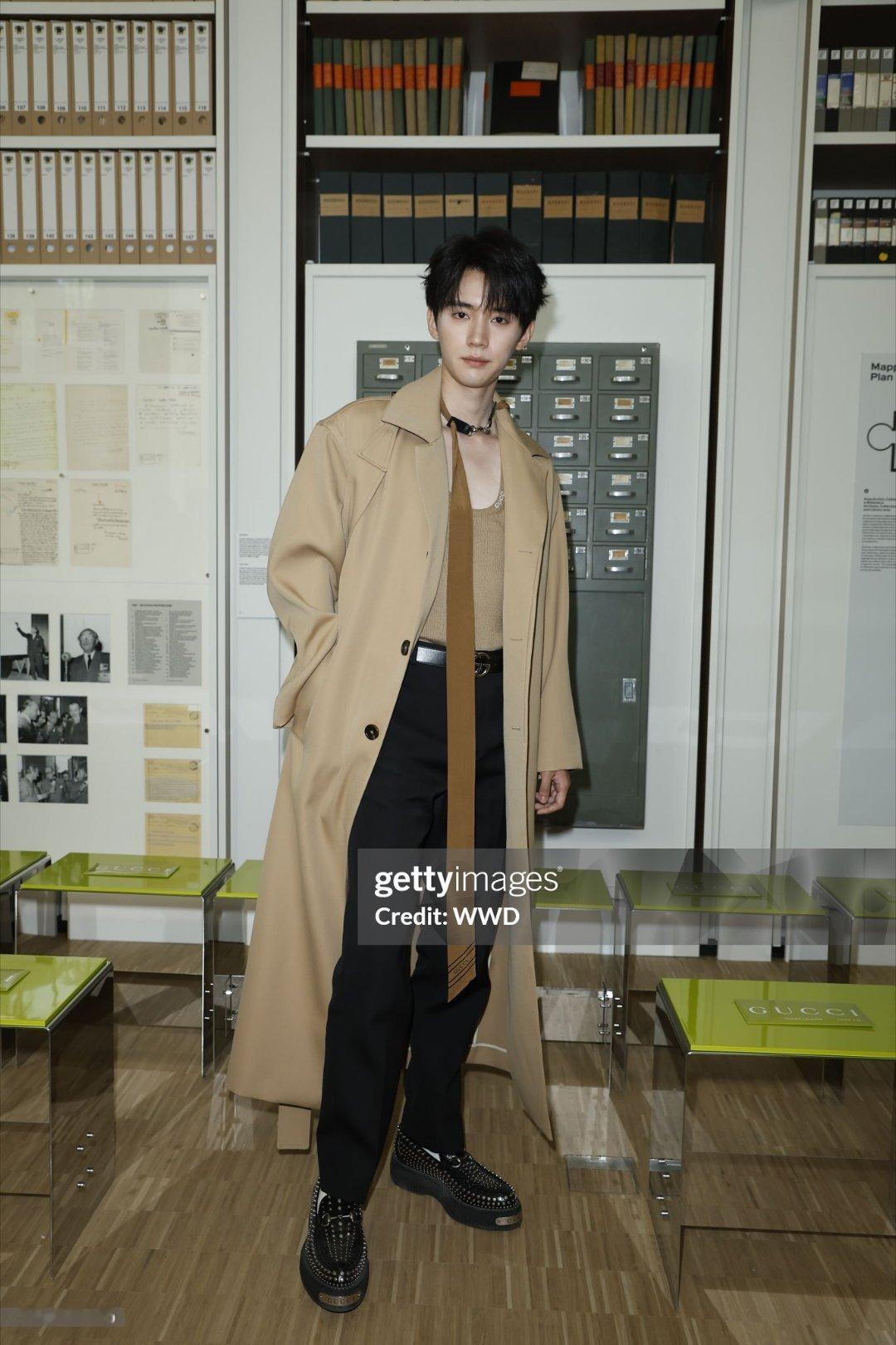#多家外媒报道周翊然##外媒镜头下的周翊然# 周翊然在 Gucci 男装大秀上魅