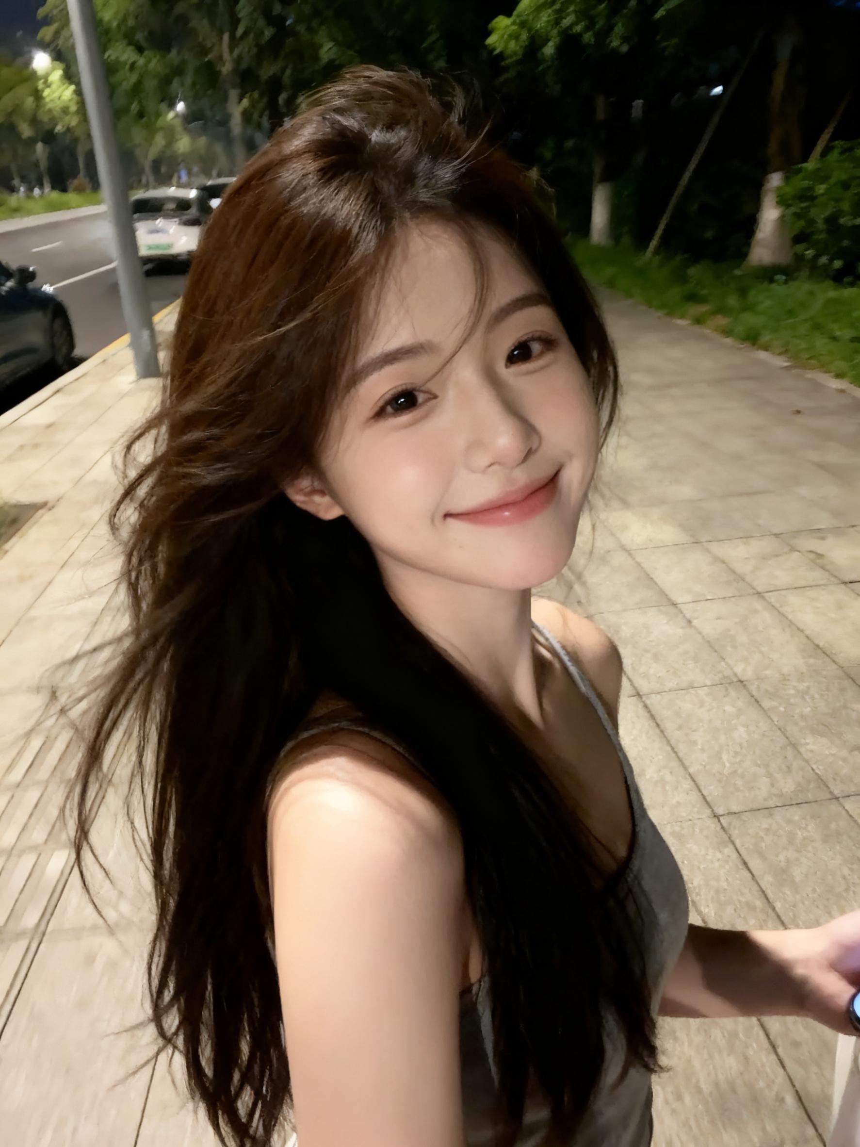 你笑得像光芒 蓦然把我照亮.