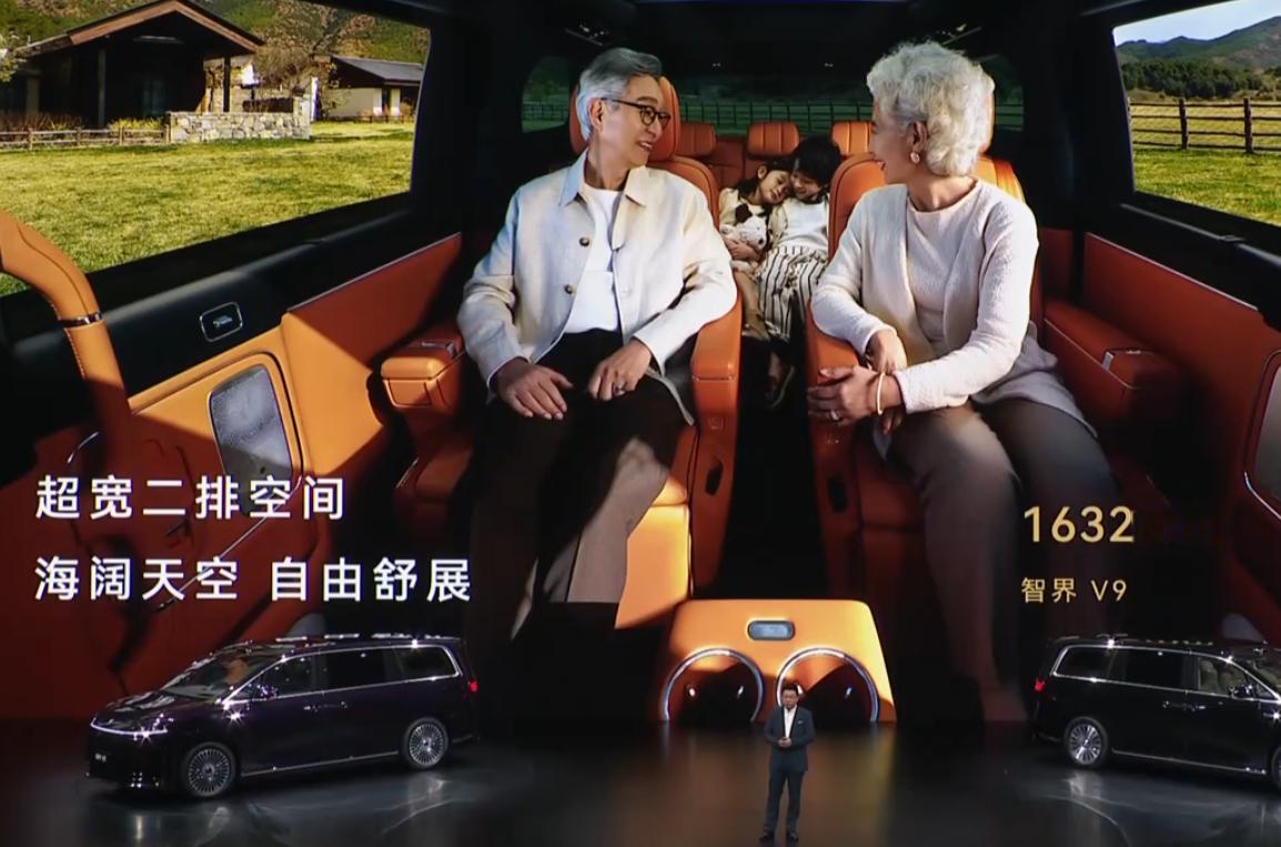二孩家庭买SUV还是买MPV如果是我的话，肯定要选MPV，因为空间足够大。带上一