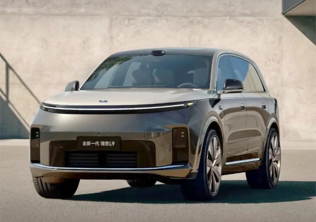 改款 L9 Livis 根本就是家用增程 SUV 里的标杆选手，完全拿捏住多孩家