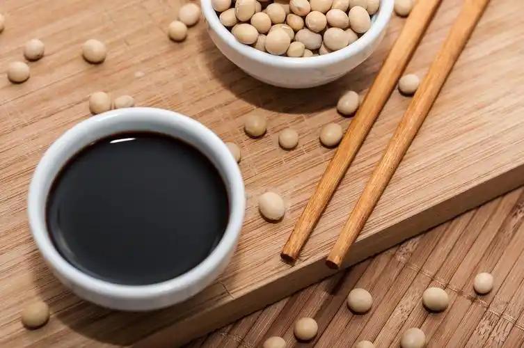 马上停止使用2种酱油，吃得越多，血管或越堵？医生给出明确答案
酱油，一勺入口，香