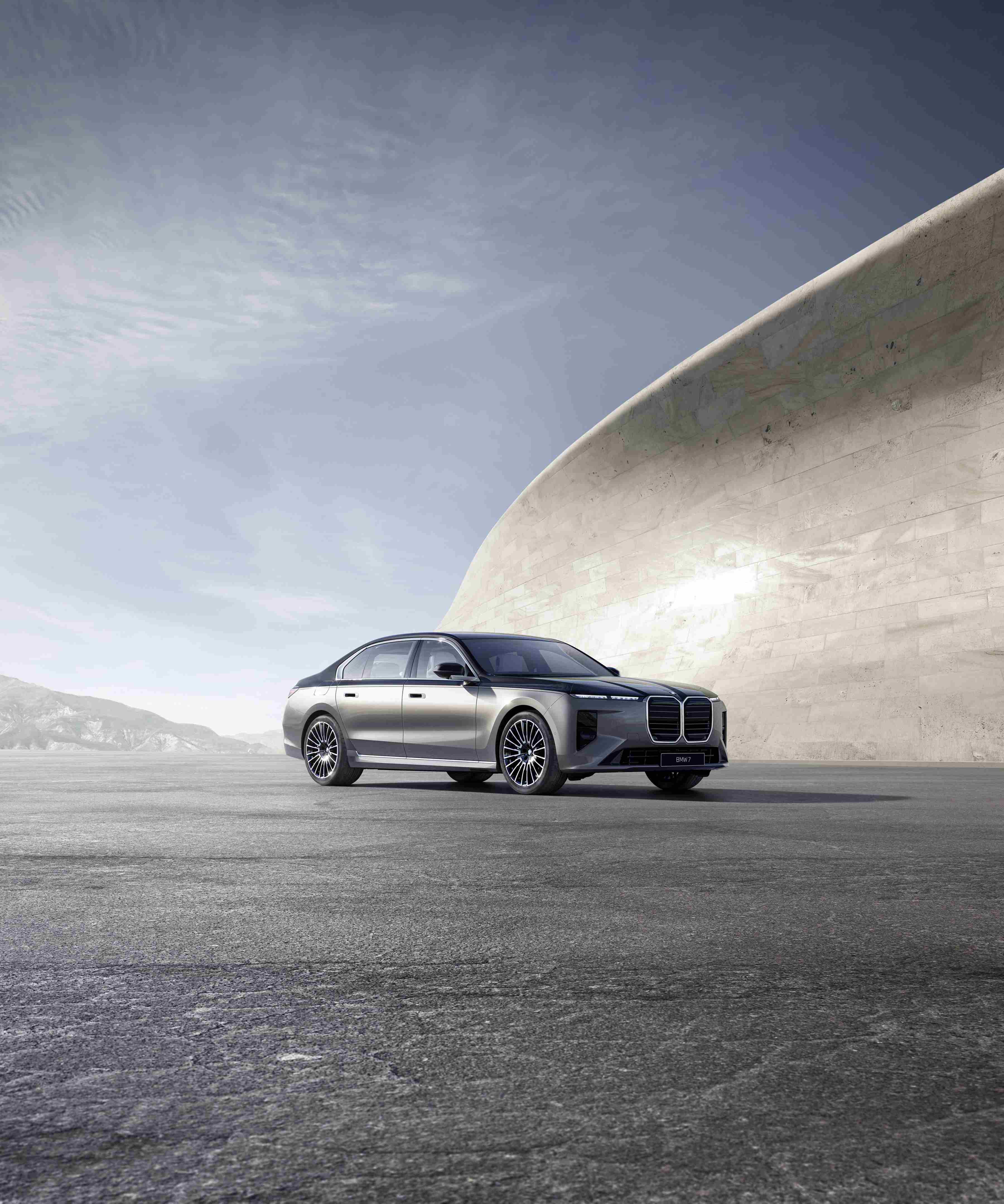 宝马大圆柱电池续航超900公里宝马之夜，代表着宝马面向新时代全新设计风格的三款车