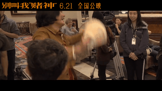 #宝藏周润发片场开隐藏副本# 发哥剧组真的是欢乐多多呀，好想念周润发的电影，感觉