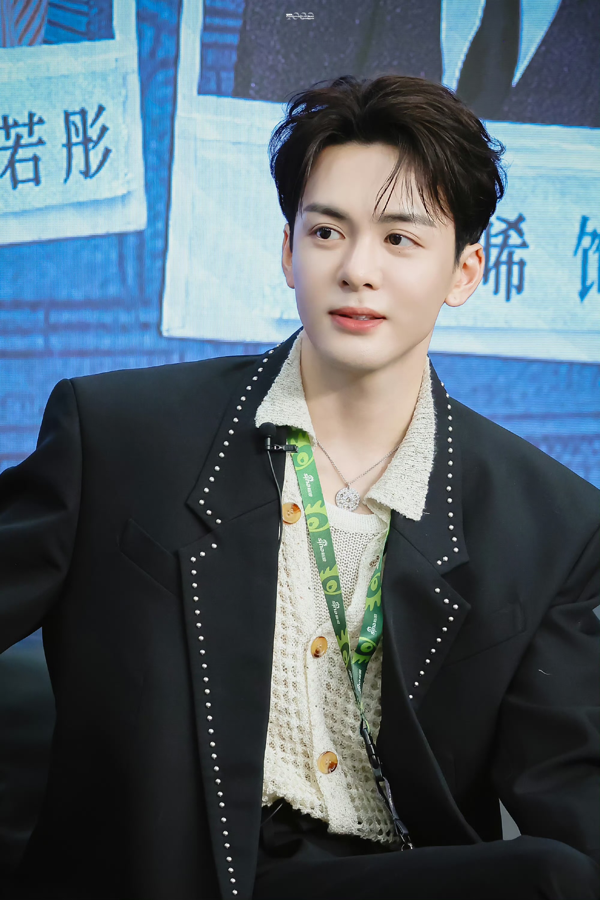 #曾舜晞新浪扫楼生图# 曾舜晞扫楼生图好帅啊，特工顾易中执行任务中[老师爱你]大