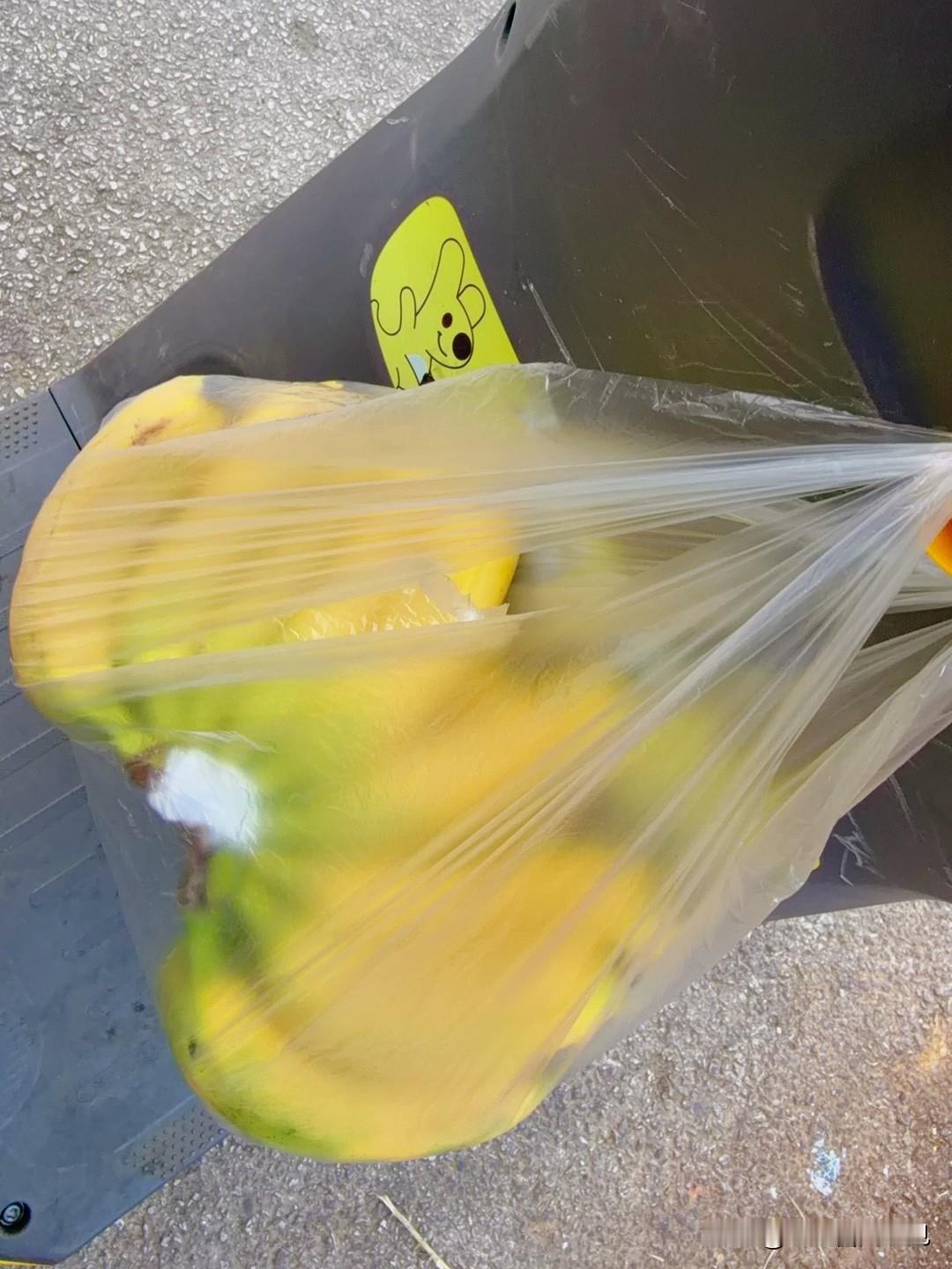 年底了，最怕突然的关心问候！

熟人借钱，记住三招：

一要借条，白纸黑字防失忆