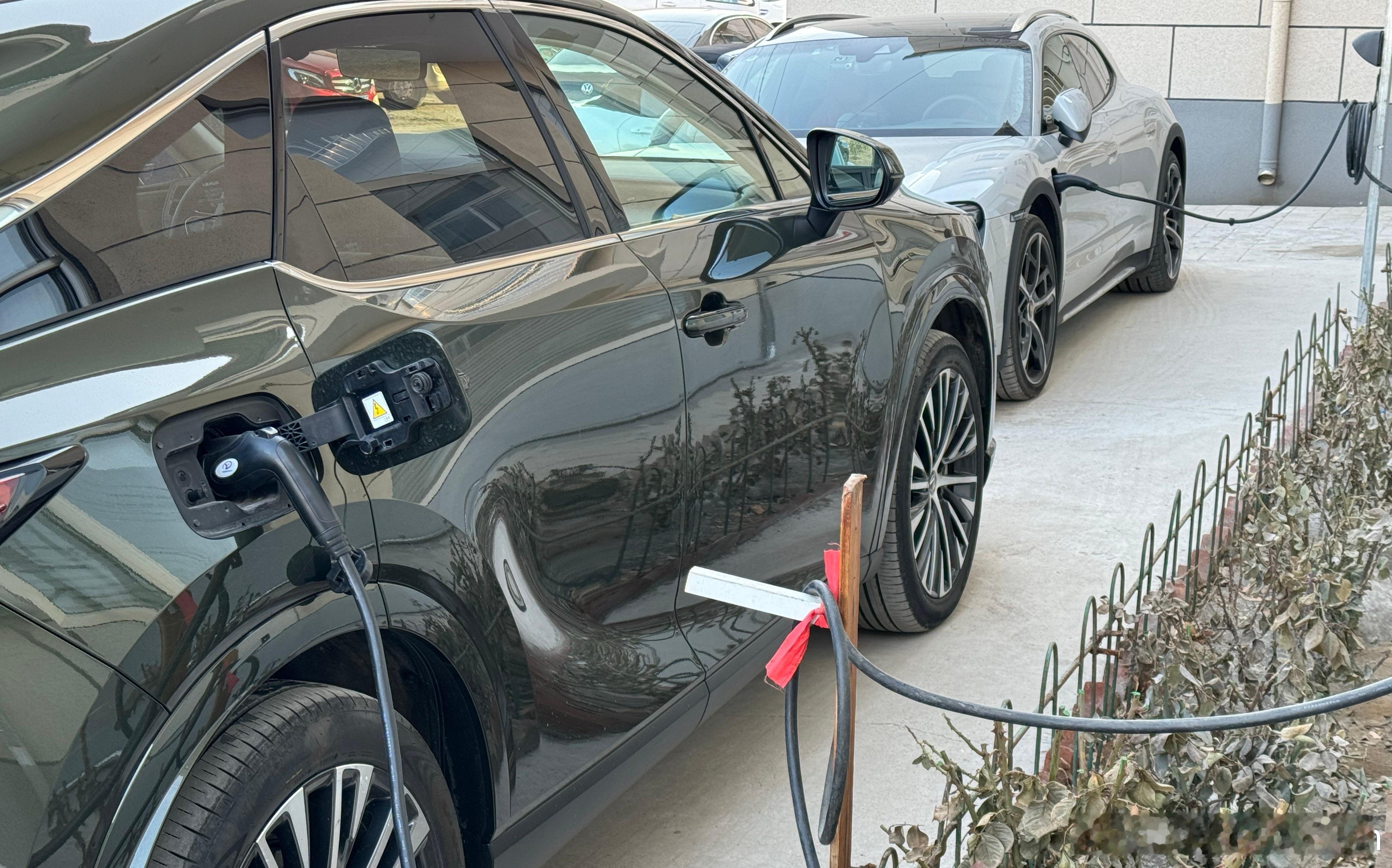 家里都是嘬电的车了…[允悲]#凯文聊车# ​​​