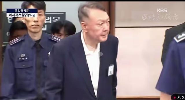 至今人们还不明白尹锡悦当年成为总统的时候，宁可抛弃中国关系也要迎合美国，这时候他