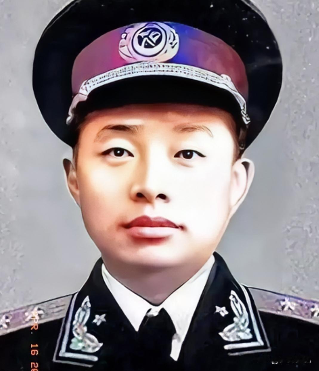 38岁扛中将星！万岁军政委刘西元：这军衔半点儿水分都没有
 
1955年授衔那天