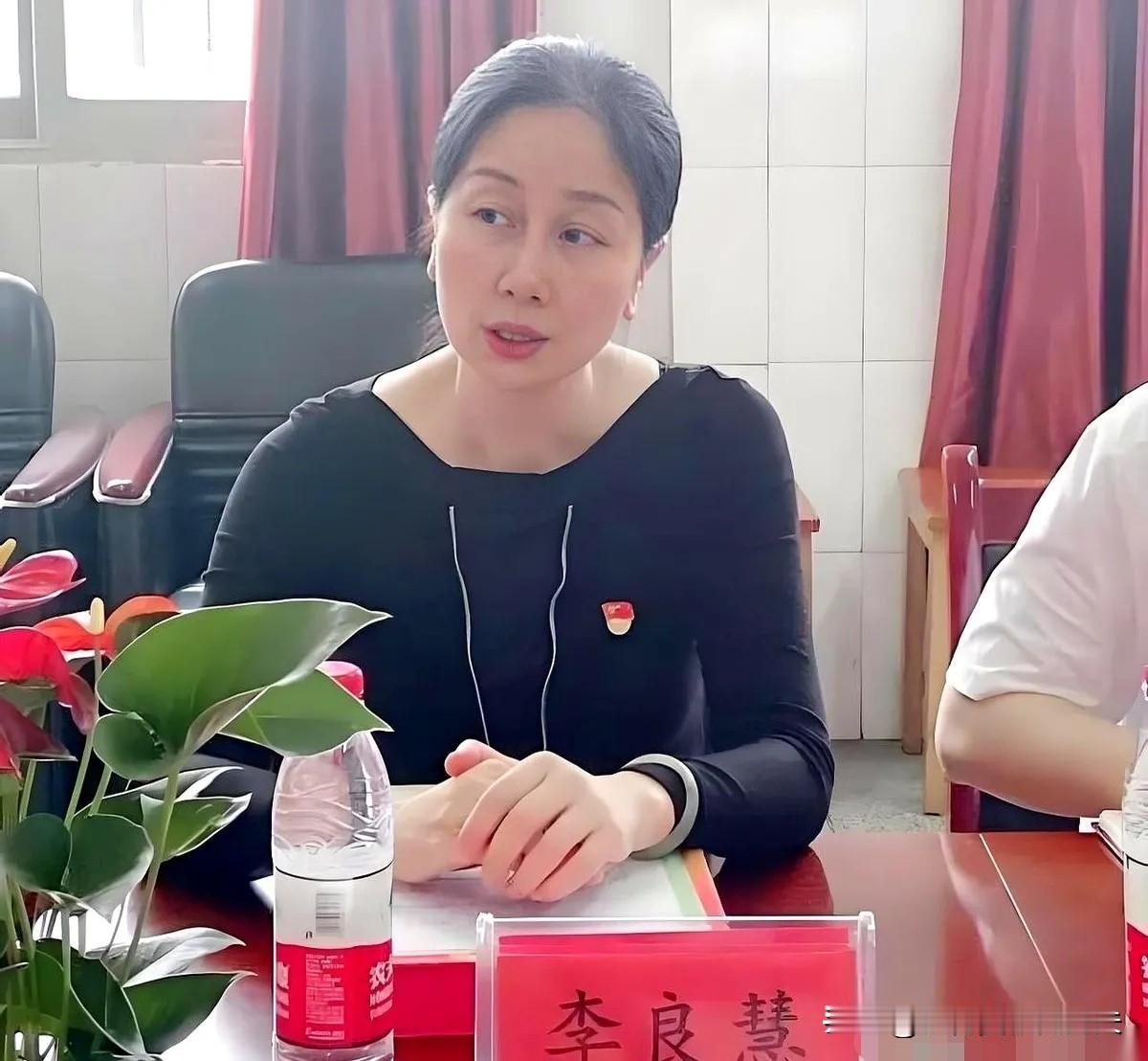 南京博物院新来的党委书记李良慧，82年的人，位置刚捂热，国家文物局和省里的调查组