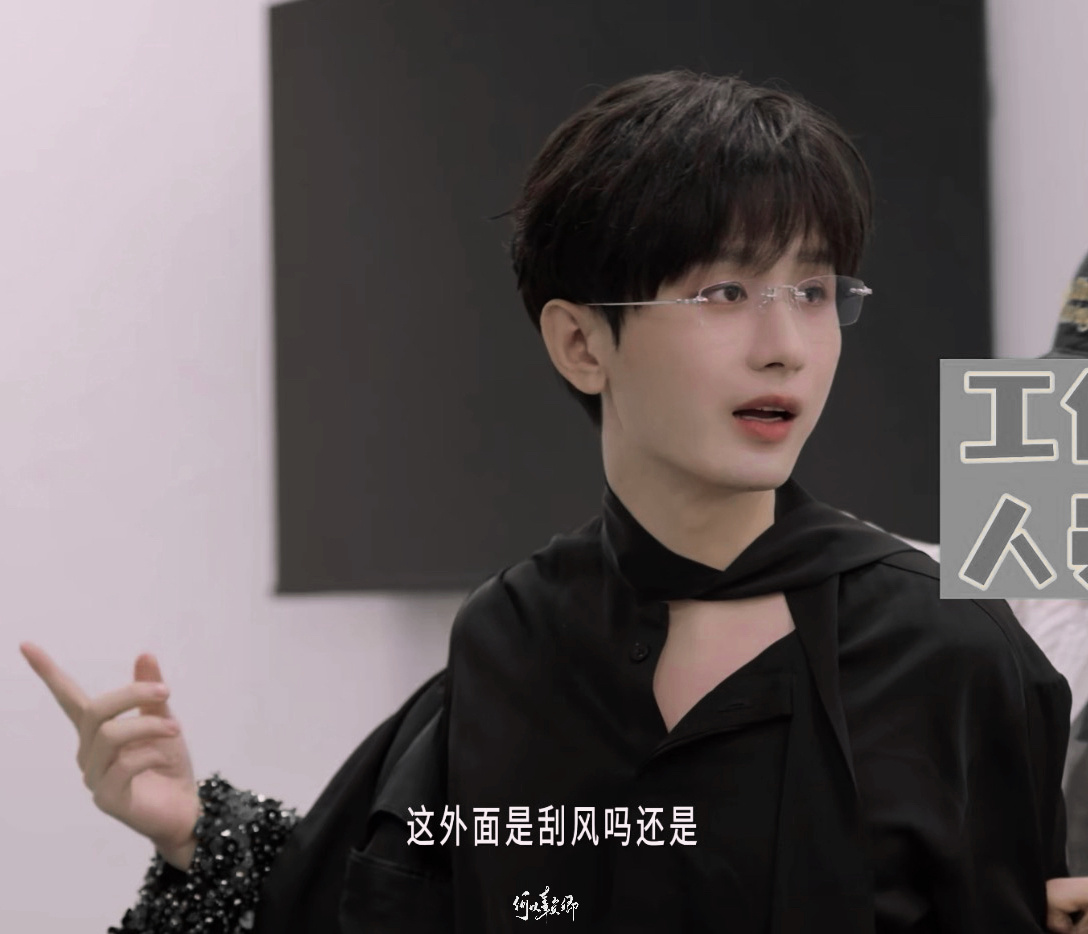 啧 傅诗淇把林彦廷的个人单品从HK一路带回来的小心思