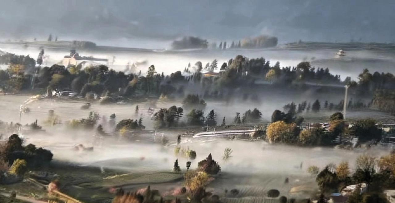 “火到人民日报了！”四川雅安市，一男子在山上拍摄，不料，当他抬头一看，意外捕捉到