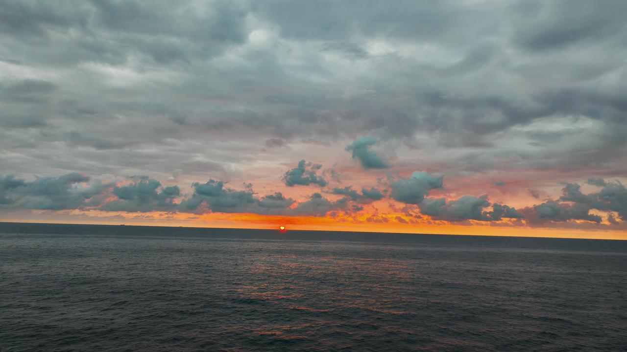 分享一下你随手拍下的照片冬天了，太阳也变懒了，红红的脸盆那么大，暖洋洋