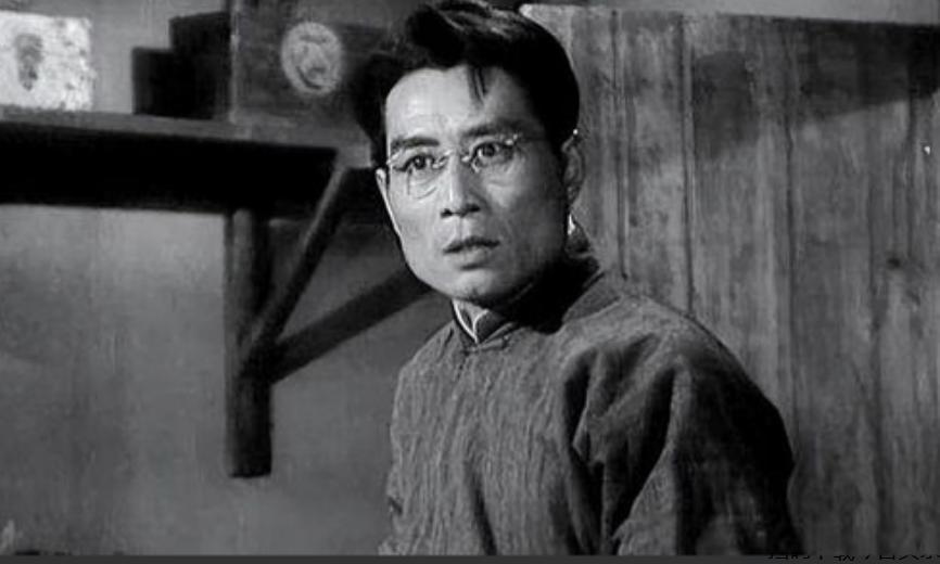 1943 年，害死 200 多人的大叛徒缪庄林跑回延安，找到李克农自首。岂料李克