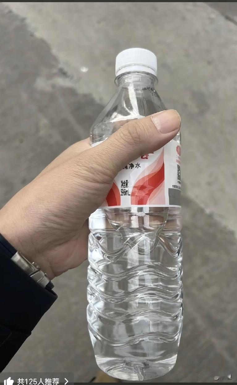 别看梁志辉表面上看起来不苟言笑，非常高冷。但主打一个听粉丝劝。
粱志辉发布的视频