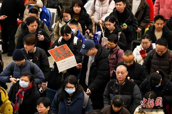 2026年的春节，空气中飘荡的饺子味似乎换了个方向。这一年，那个曾经让无数人魂牵