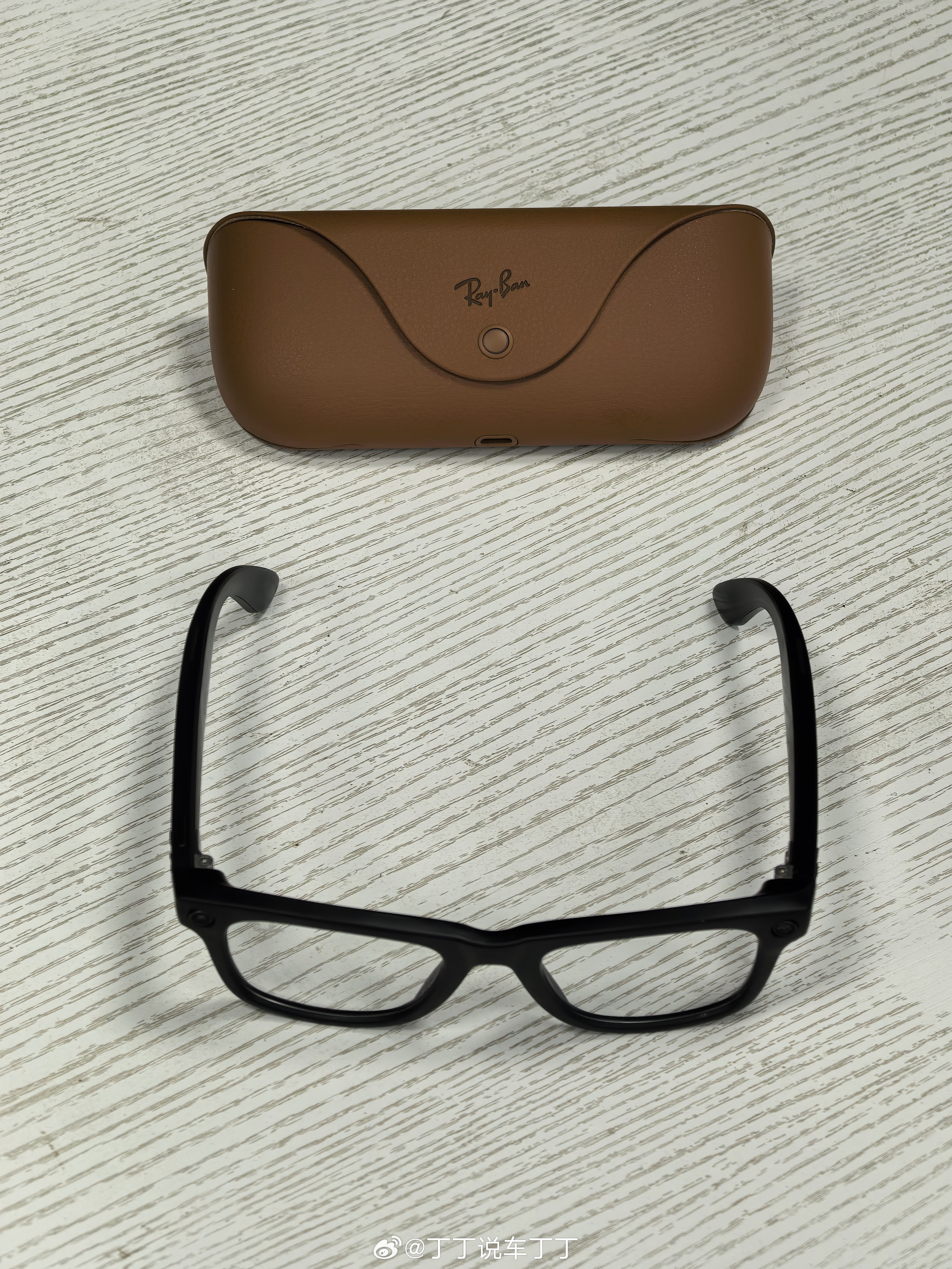 最近对AI眼镜开始感兴趣。买了一副Ray-Ban Meta玩玩。然后突然发现手头