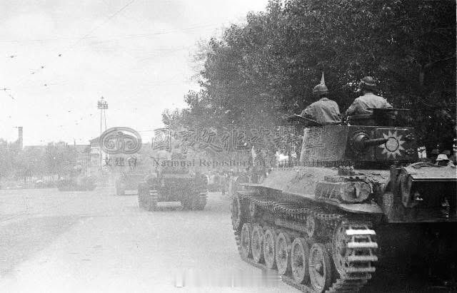 烽火问鼎计划照片中的历史 1946年7月7日，国民党军在长春市举行七七胜利纪念阅