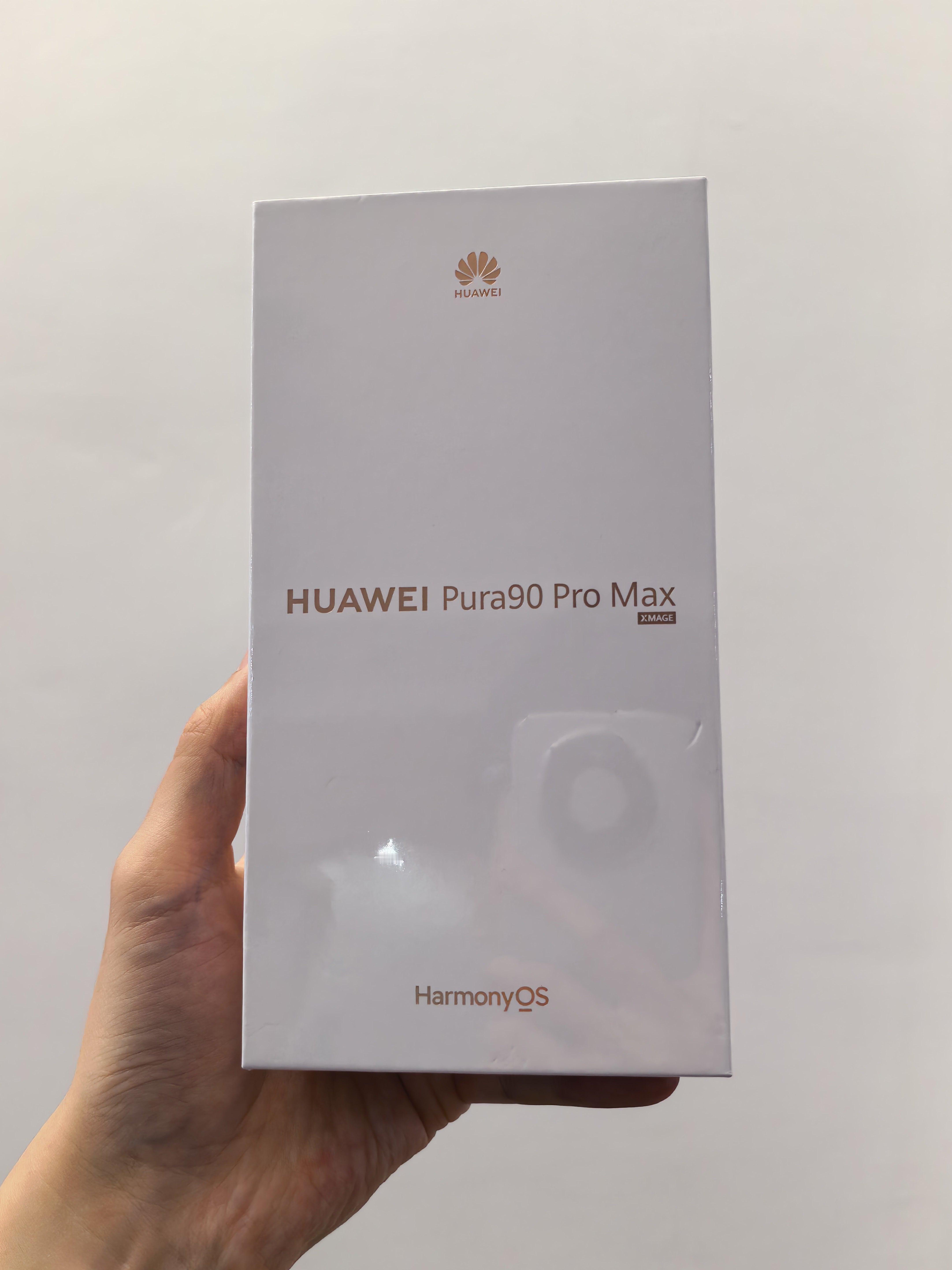 刚下楼拿快递，在草丛里捡到一台手机