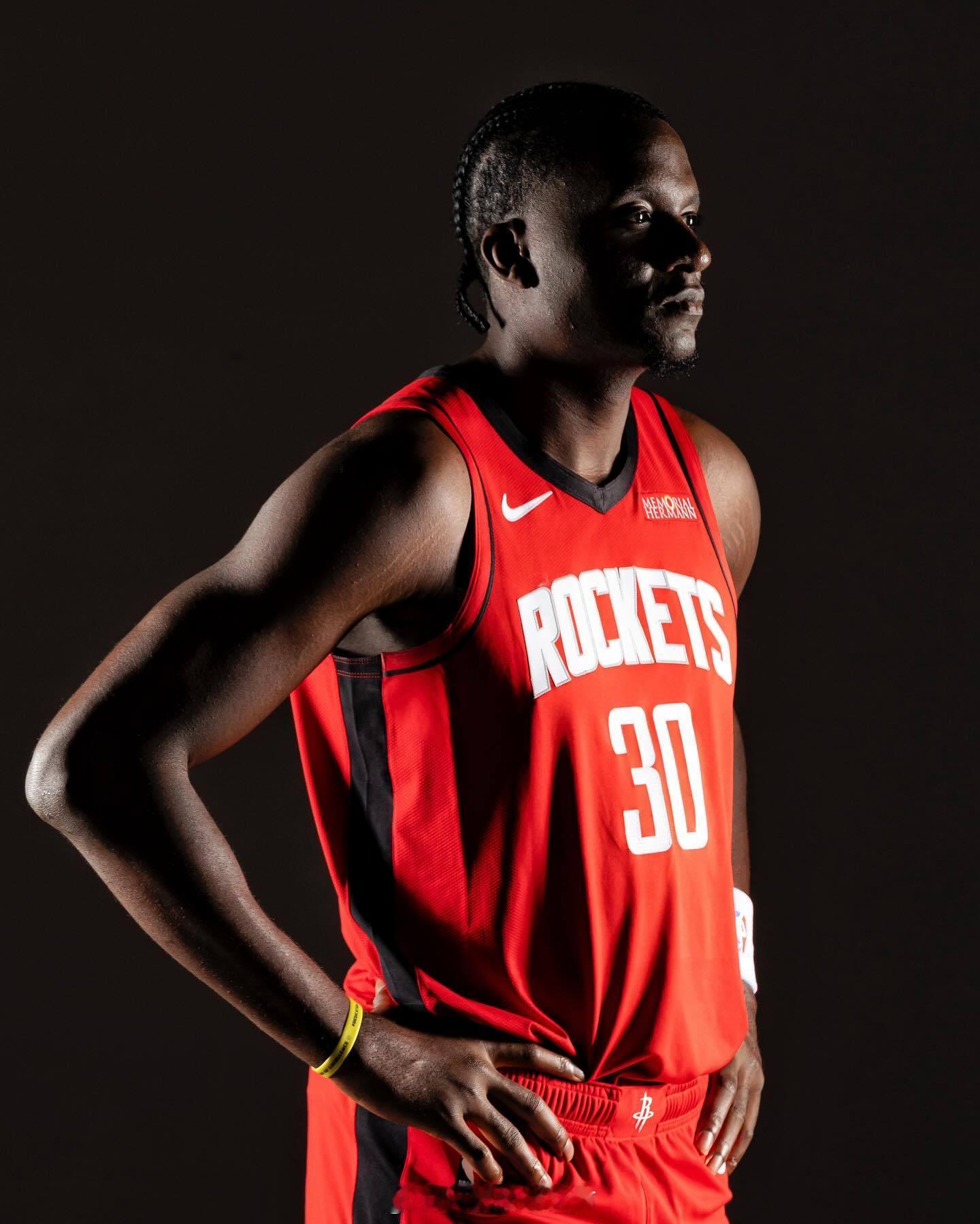 卡佩拉谈重返火箭：“我毫不犹豫就答应了。我从职业生涯初期就认识拉斐尔·斯通；我成